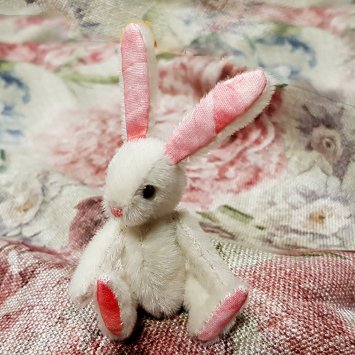 Titou lapin blanc oreilles rose clair